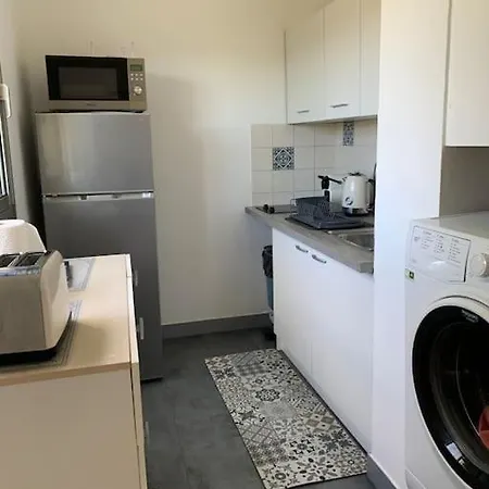 Quiet Air-condit-swim. Pool Tennis Apartment *